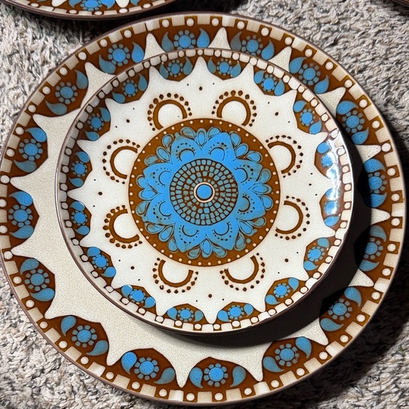Elama Clay Hart Salad Plates and Dinner plate set
